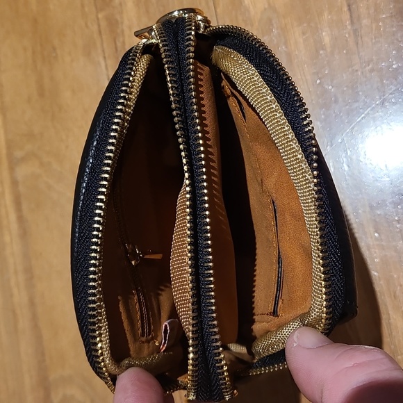 NWOT crossbody purse. - Picture 3 of 4